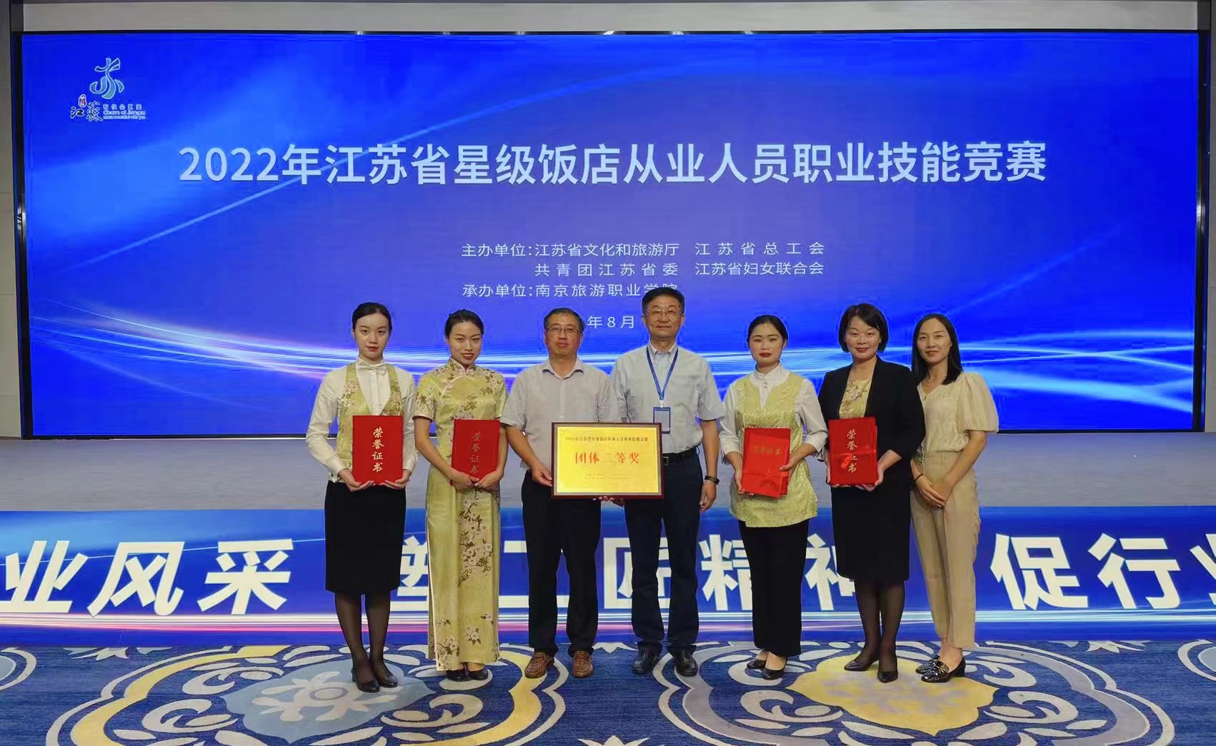 1659863288245207.jpg 304470b80ef42778e58b087dbccae03.jpg