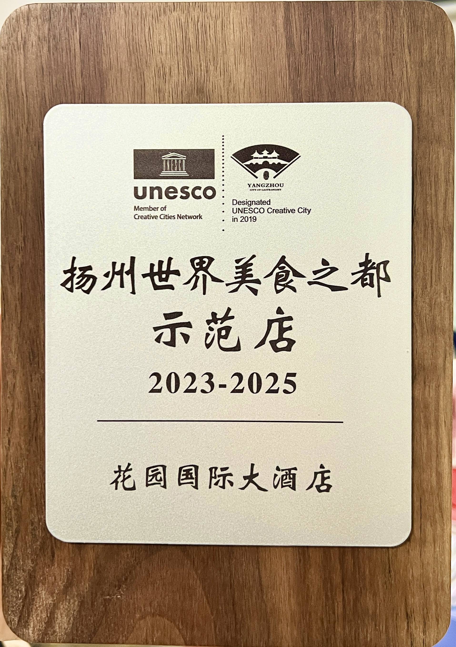 1702608249974085.jpg 1f6a2a181fd3ebd809230269976120a(1).jpg