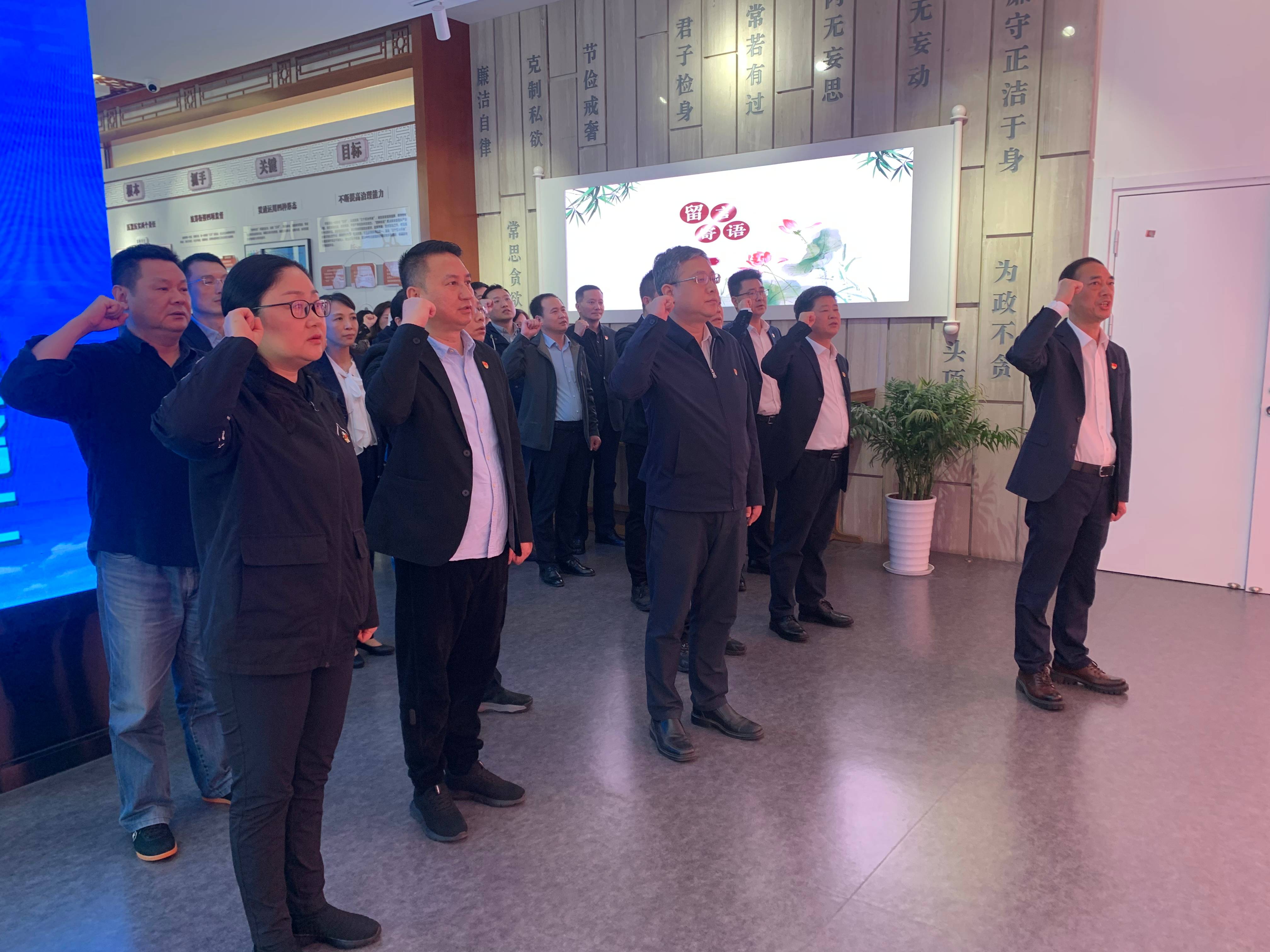 1715931224192699.jpg f10f1047bfd0f8251b692b93071cf97(1).jpg